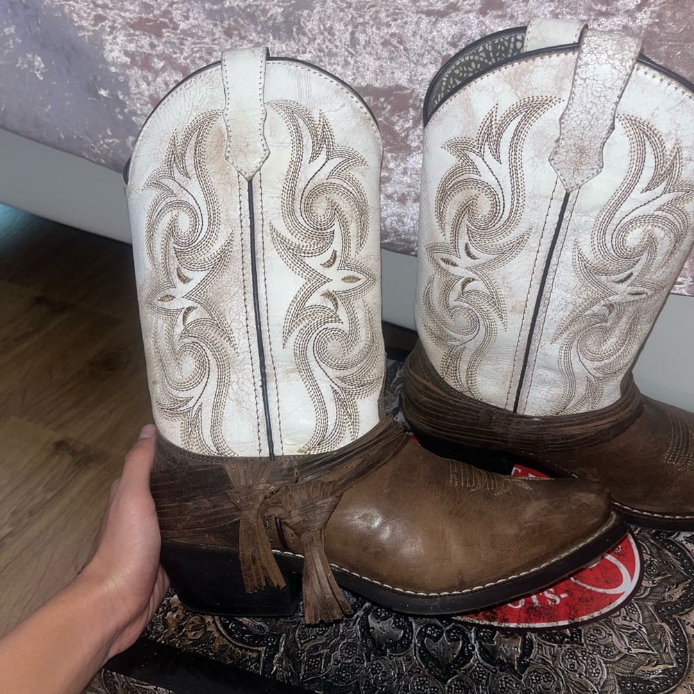 Laredo women’s boots white/brown, size 8.5